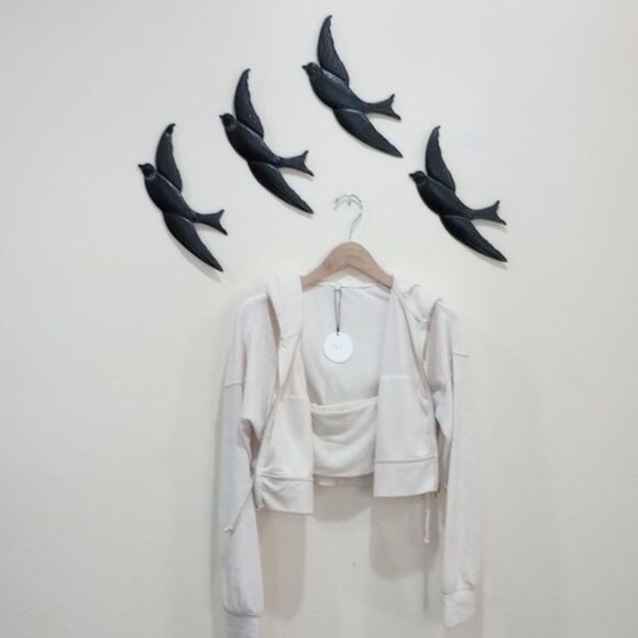 Elegant Cream Hoodie and Shorts Set - Picture 5 of 14